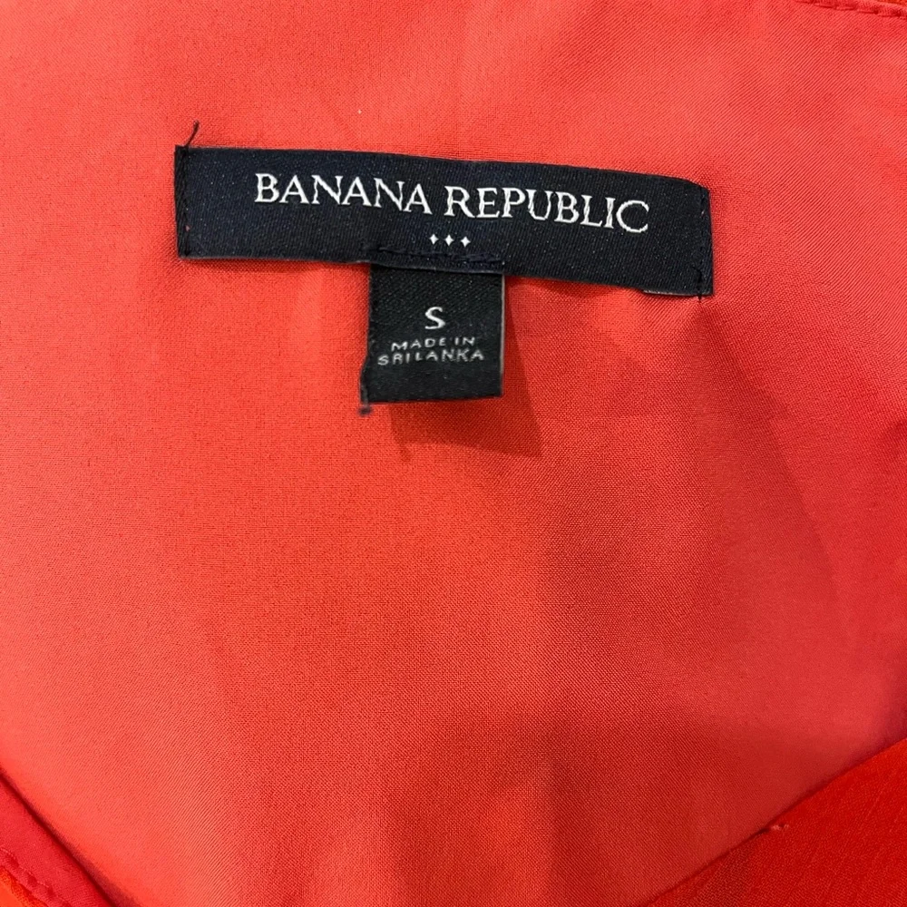 BANANA REPUBLIC shirt size Small red floral‎ wrap longsleeve